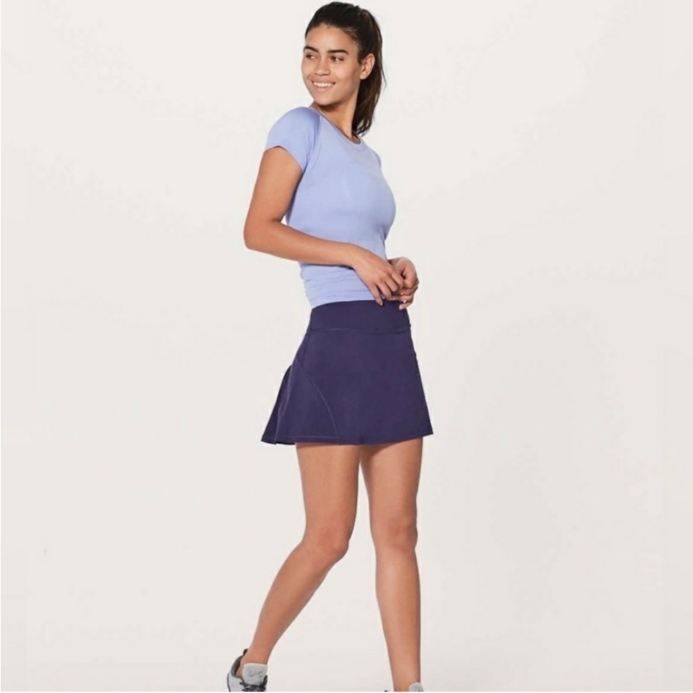 Lululemon circuit breaker skirt size 6 TALL.
